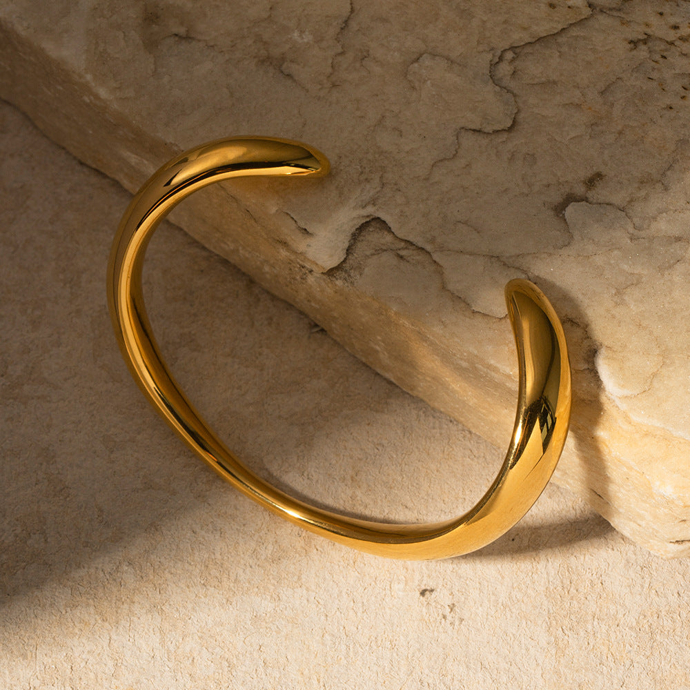 Bracelet ouvert de luxe en acier titane avec perle