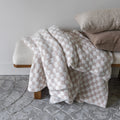 Couverture à carreaux beige et blanc, grand format