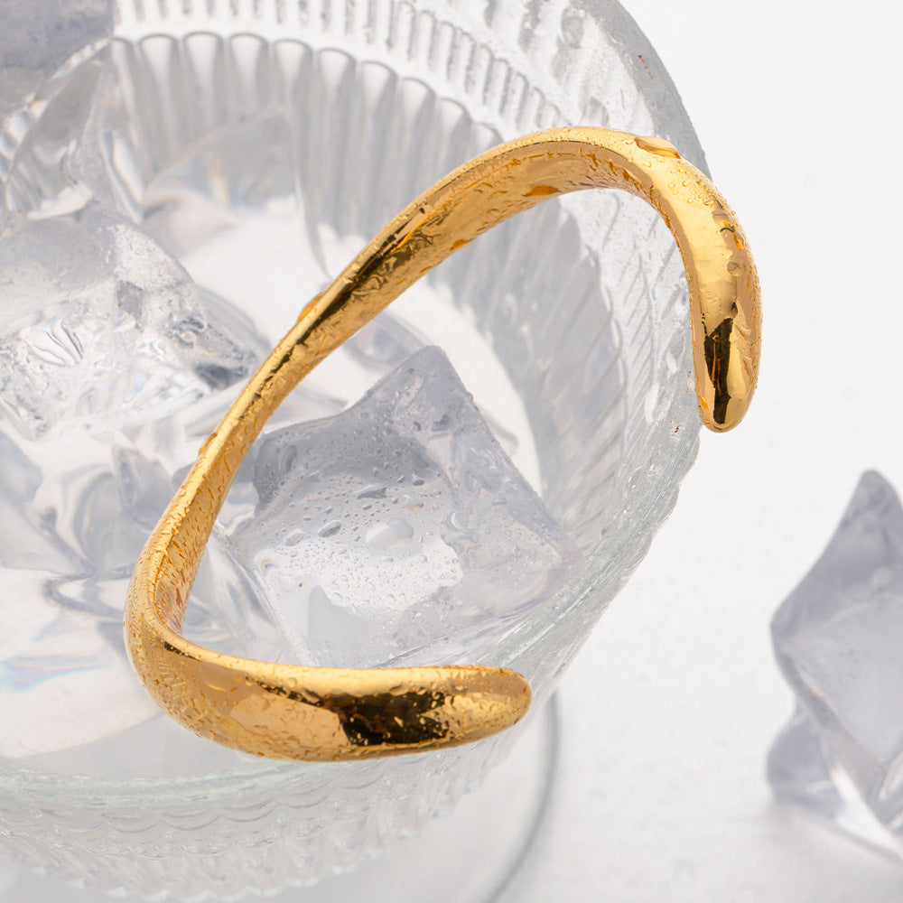 Bracelet ouvert de luxe en acier titane avec perle