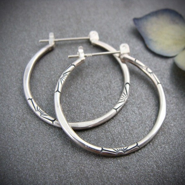Boucles d'oreilles créoles florales vintage