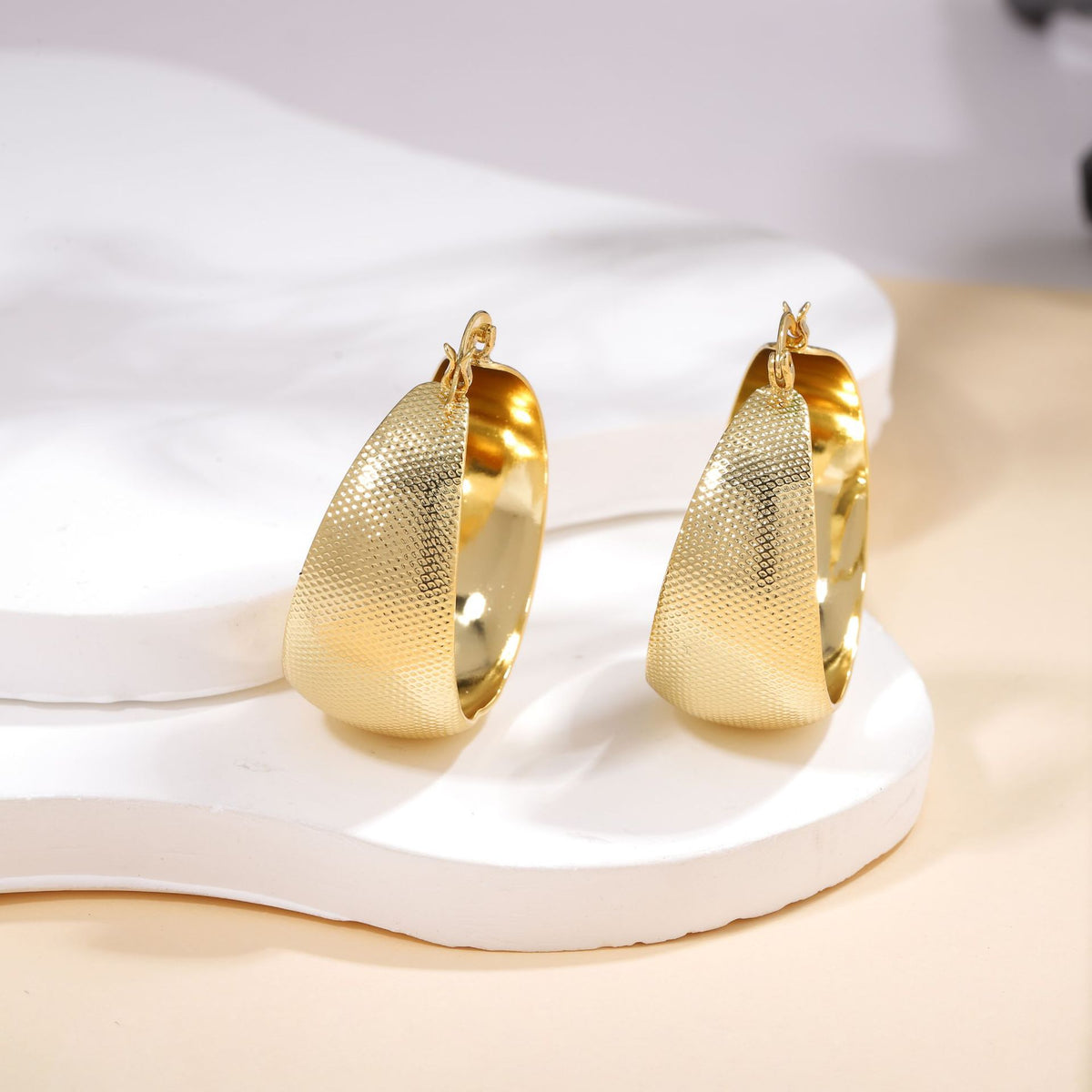 Women Geometric Metal Hoop Earrings Light Luxury Fashion Jewelry