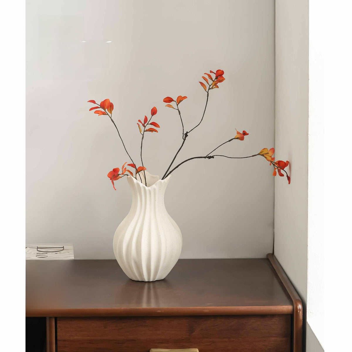 Vase en céramique en forme d'éventail