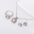 Parure carrée en strass : collier, bague et boucles d'oreilles