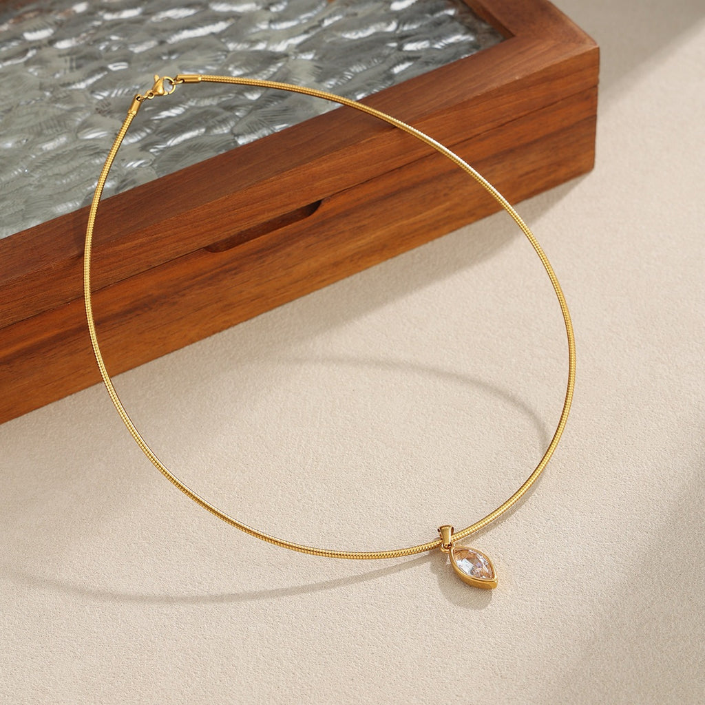 Collier en acier inoxydable avec pendentif en zircon