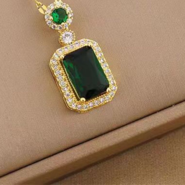 Parure géométrique classique en zircon, émeraude et cristal