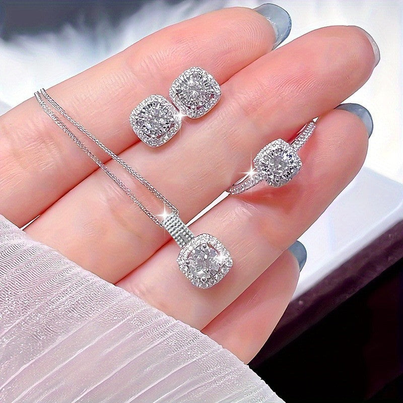 Parure carrée en strass : collier, bague et boucles d'oreilles