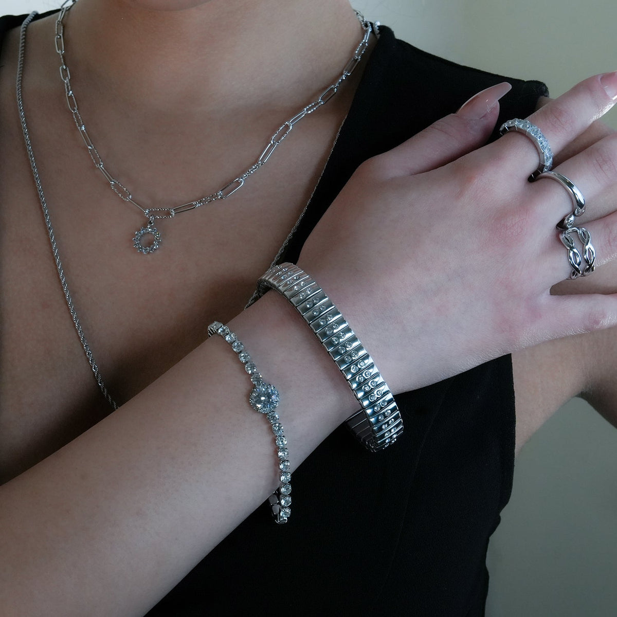 DE SAO : bracelet argenté style montre rétro, double rangée de zircons (CZ)