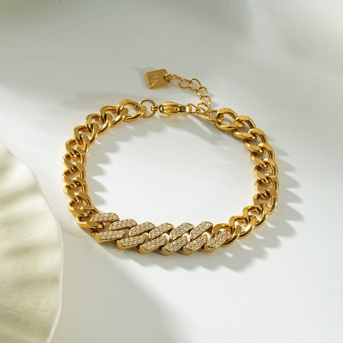 DOBBIO Or : bracelet à maillons cubains pavé, chaîne d'exception