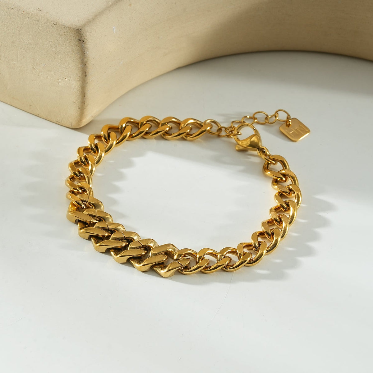 DOBBIO Or : bracelet à maillons cubains pavé, chaîne d'exception