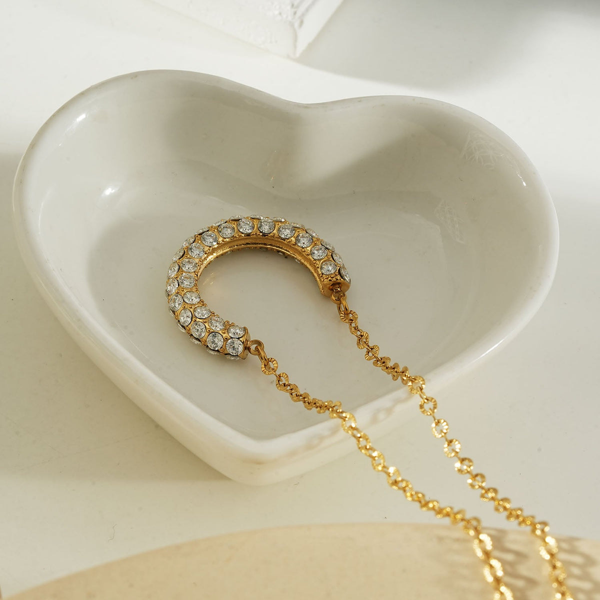 ASHANTI Or : collier croissant Celeste, pendentif pavé scintillant