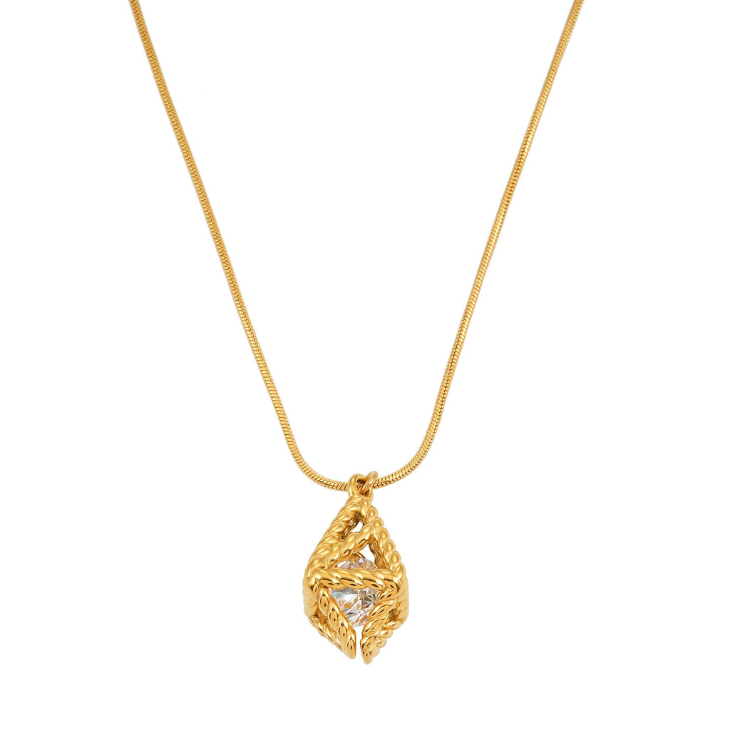 KARJAT : collier chaîne dorée avec pendentif géométrique ajouré en zircons