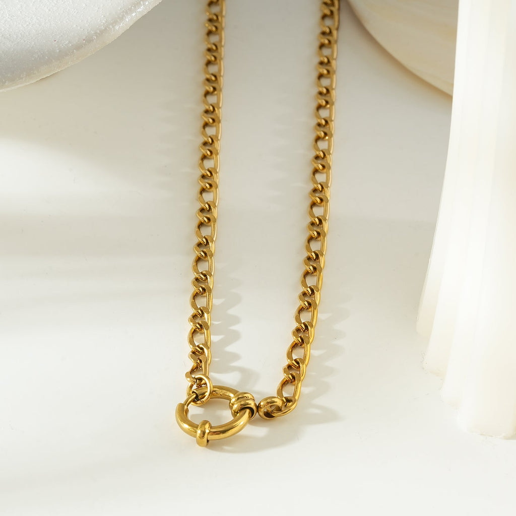 MALAIKA Or : collier chaîne à maillons variés avec pendentif anneau
