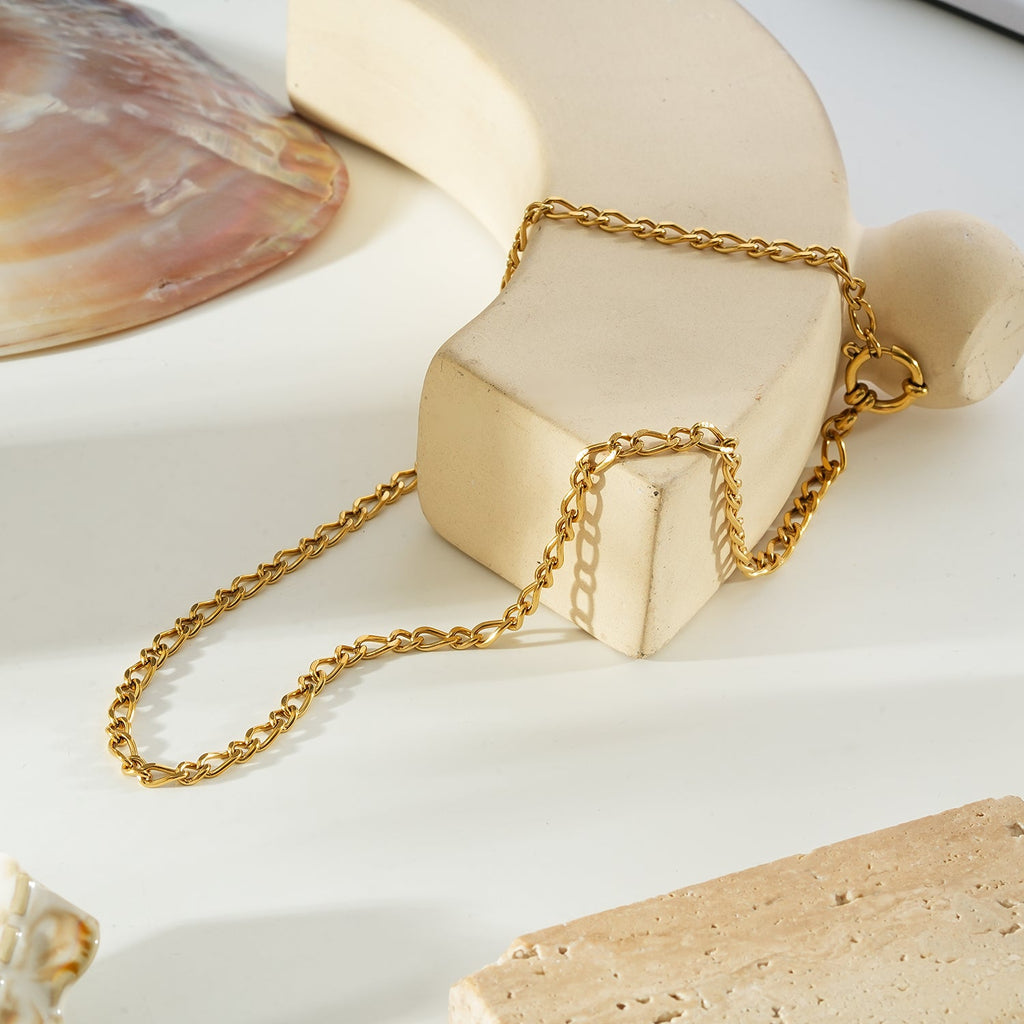 MALAIKA Or : collier chaîne à maillons variés avec pendentif anneau