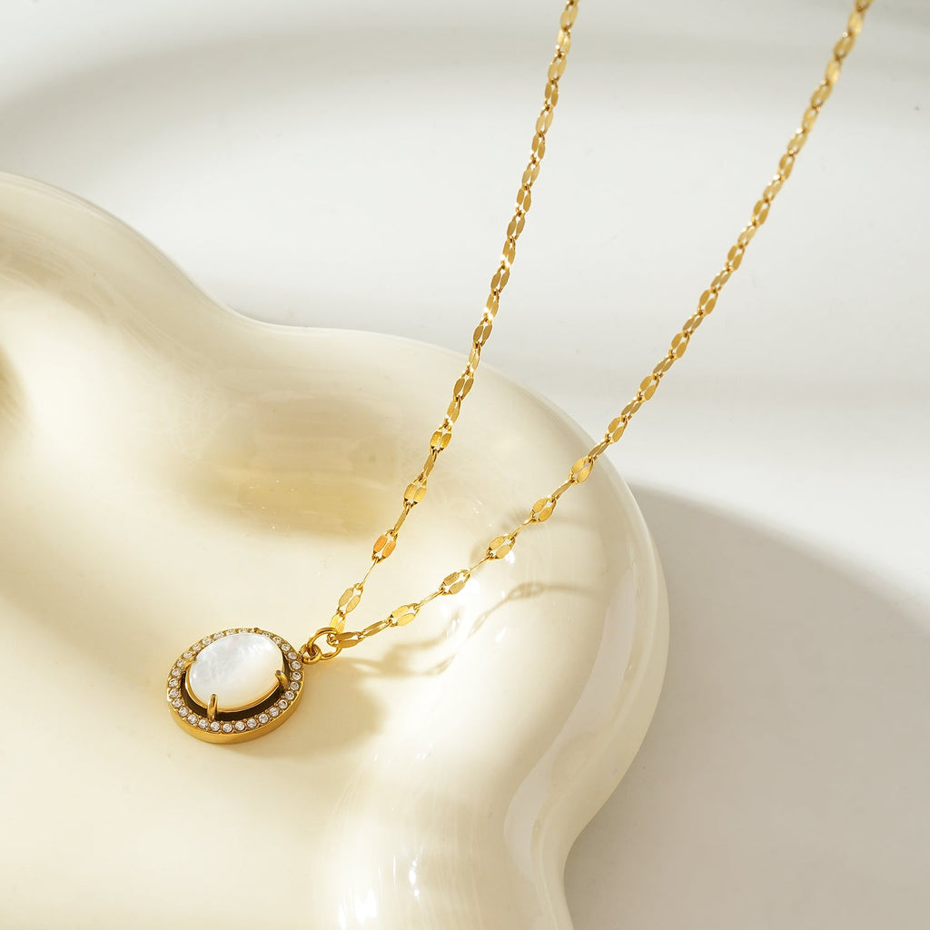 HAMMELA Or : collier pendentif avec perle centrale et halo de cristaux