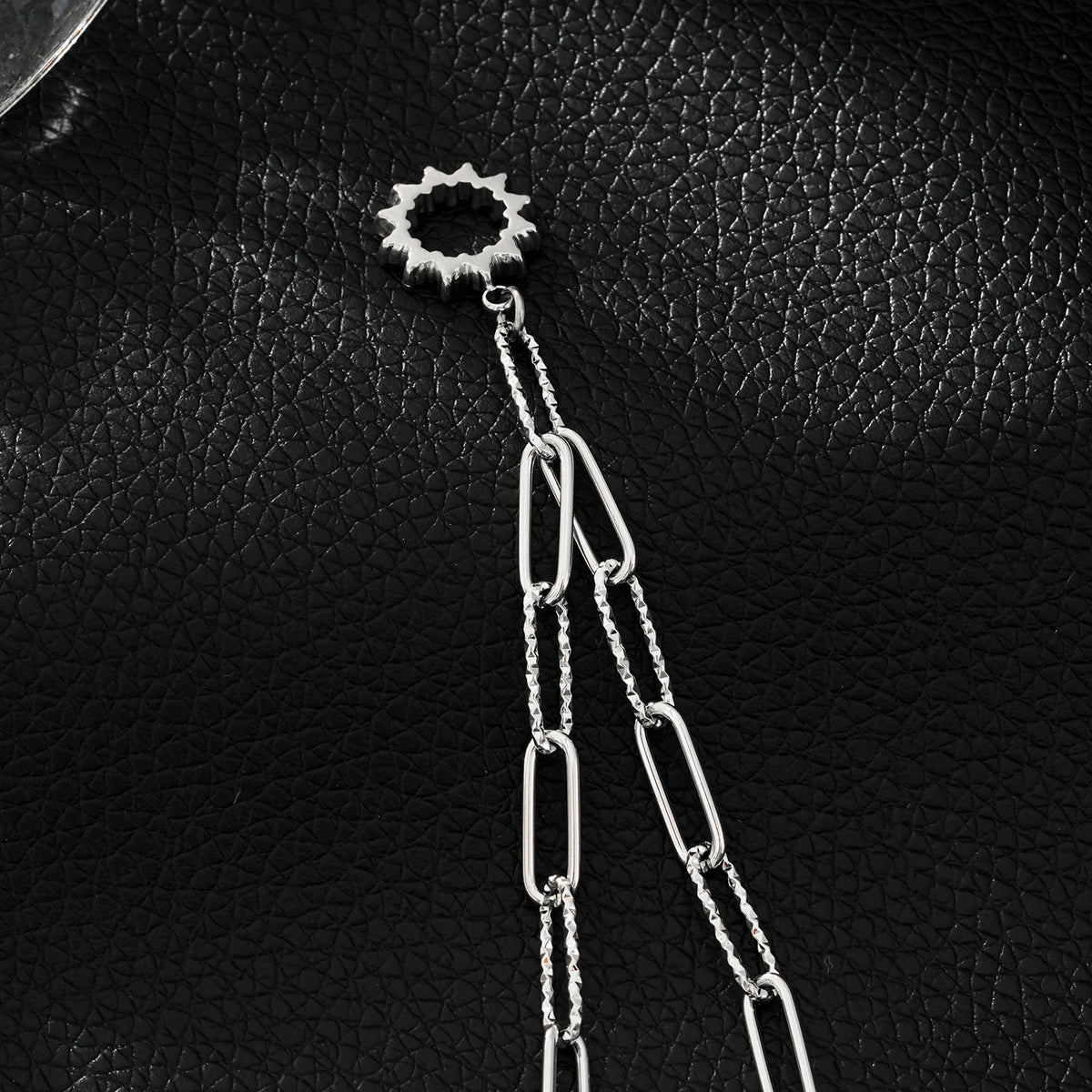 FRETTA : collier chaîne trombone avec pendentif étoile en zircons, or blanc (ton argent)