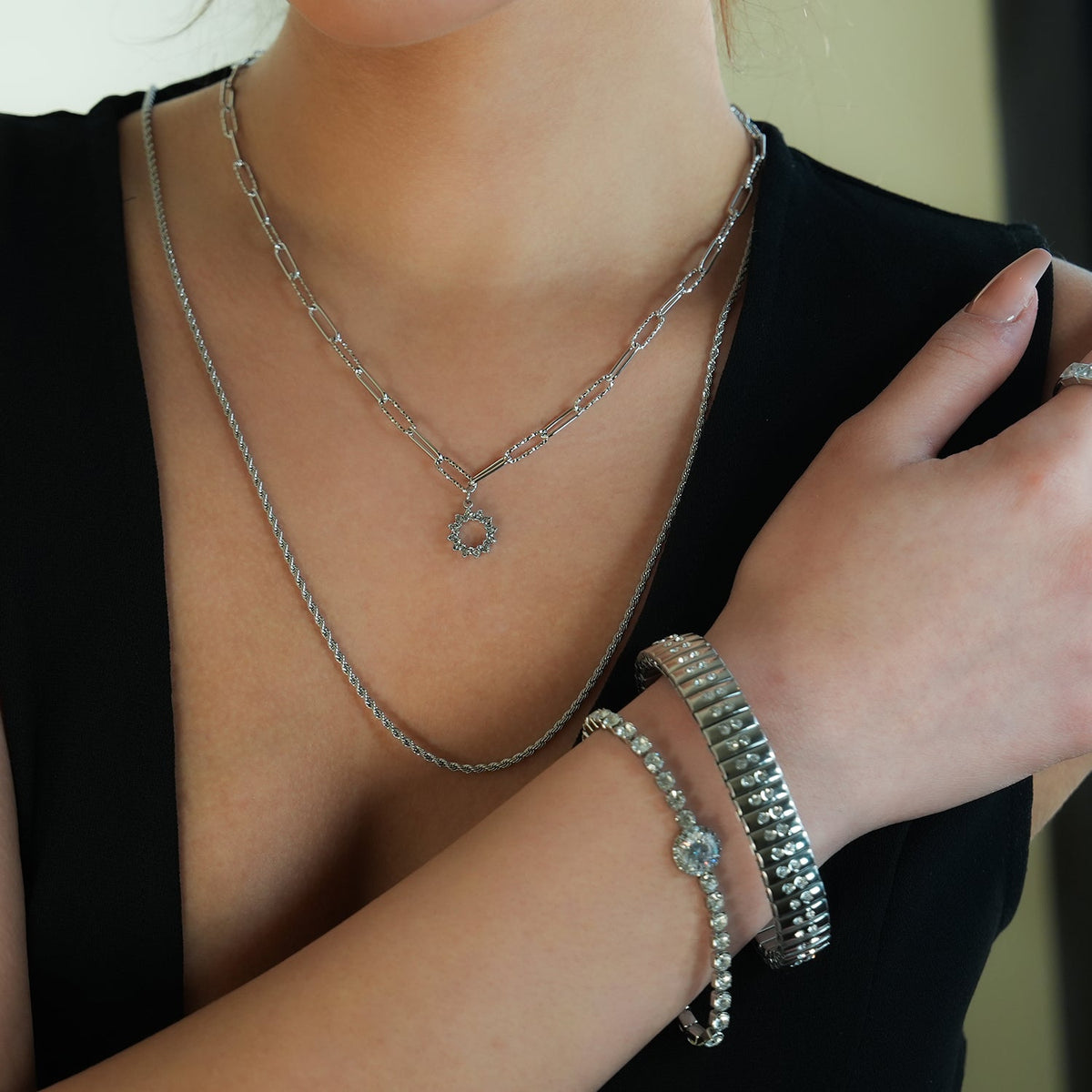 FRETTA : collier chaîne trombone avec pendentif étoile en zircons, or blanc (ton argent)