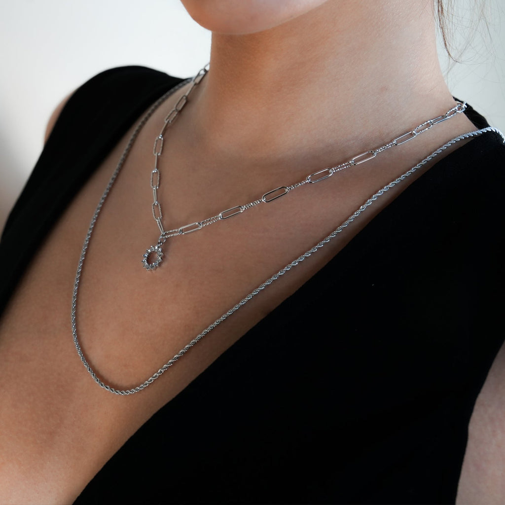 FRETTA : collier chaîne trombone avec pendentif étoile en zircons, or blanc (ton argent)