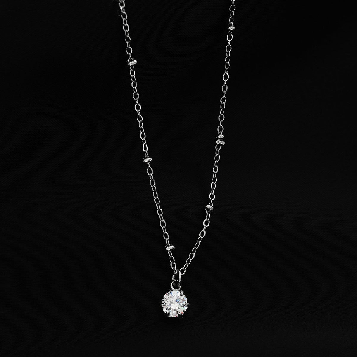 KADIRI Argent : collier chaîne perlée avec breloque zircon solitaire