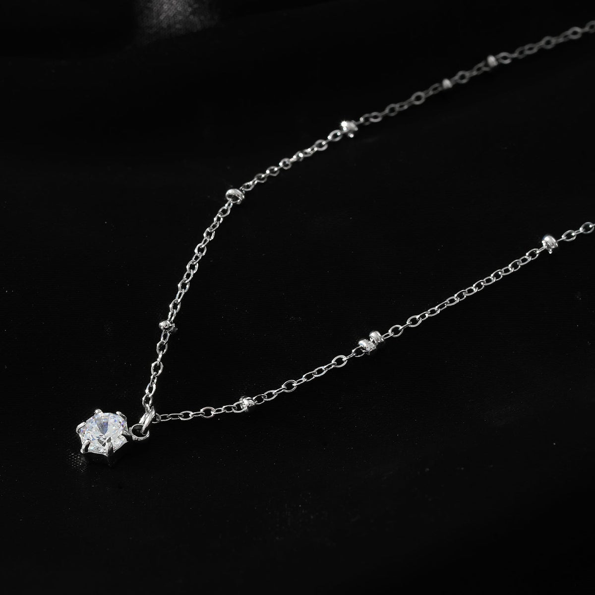 KADIRI Argent : collier chaîne perlée avec breloque zircon solitaire