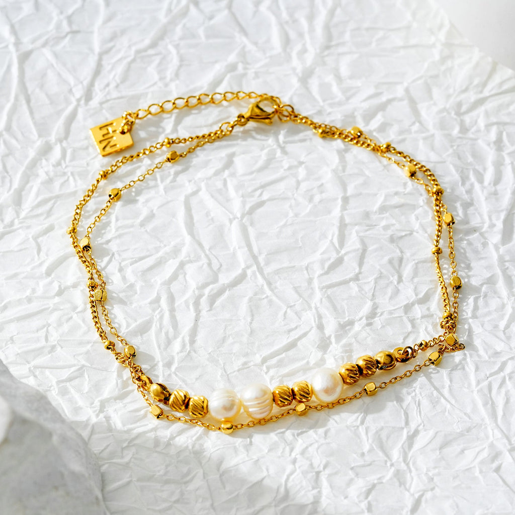 MARENTA LG : bracelet de cheville à chaîne dorée, billes dorées et perles d'eau douce