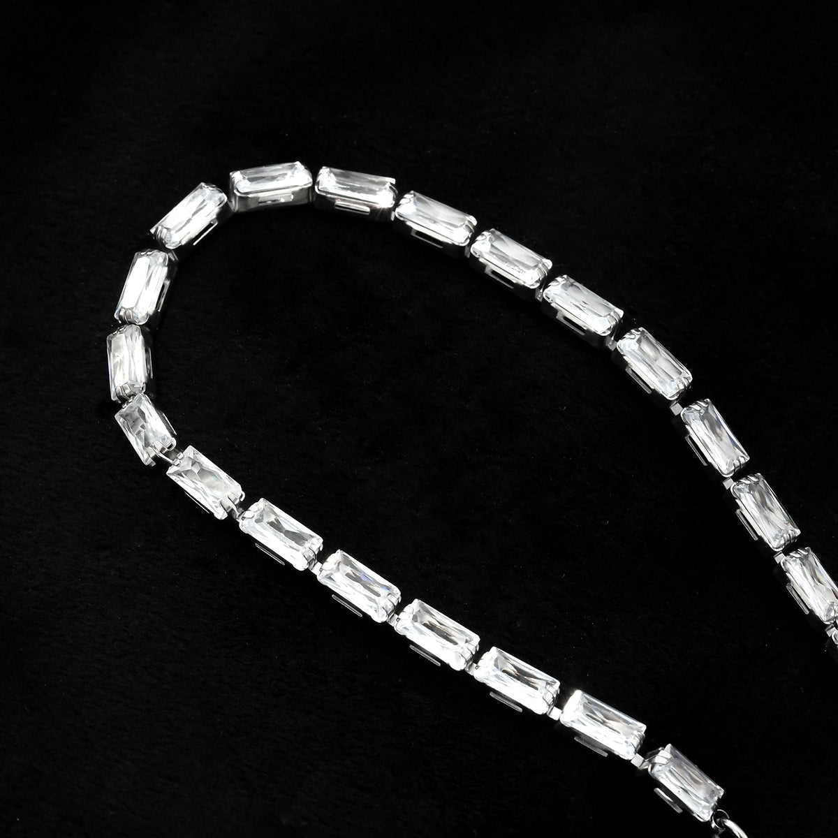 MELLISH : bracelet tennis rétro à zircons (CZ) rectangulaires, ton or blanc argenté