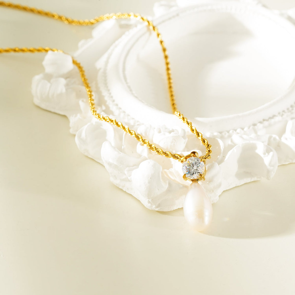 ORSOLIA Or : collier chaîne corde vintage, perle d'eau douce et zircon solitaire