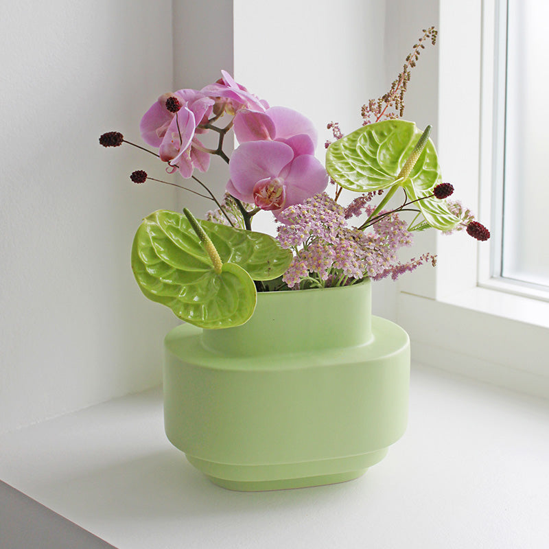 Vase en céramique Layer, émail vert pâle mat