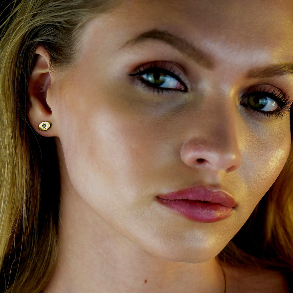 TINDRA: Oval Shaped Gold Stud Earrings Featuring a Solitaire Zirconia