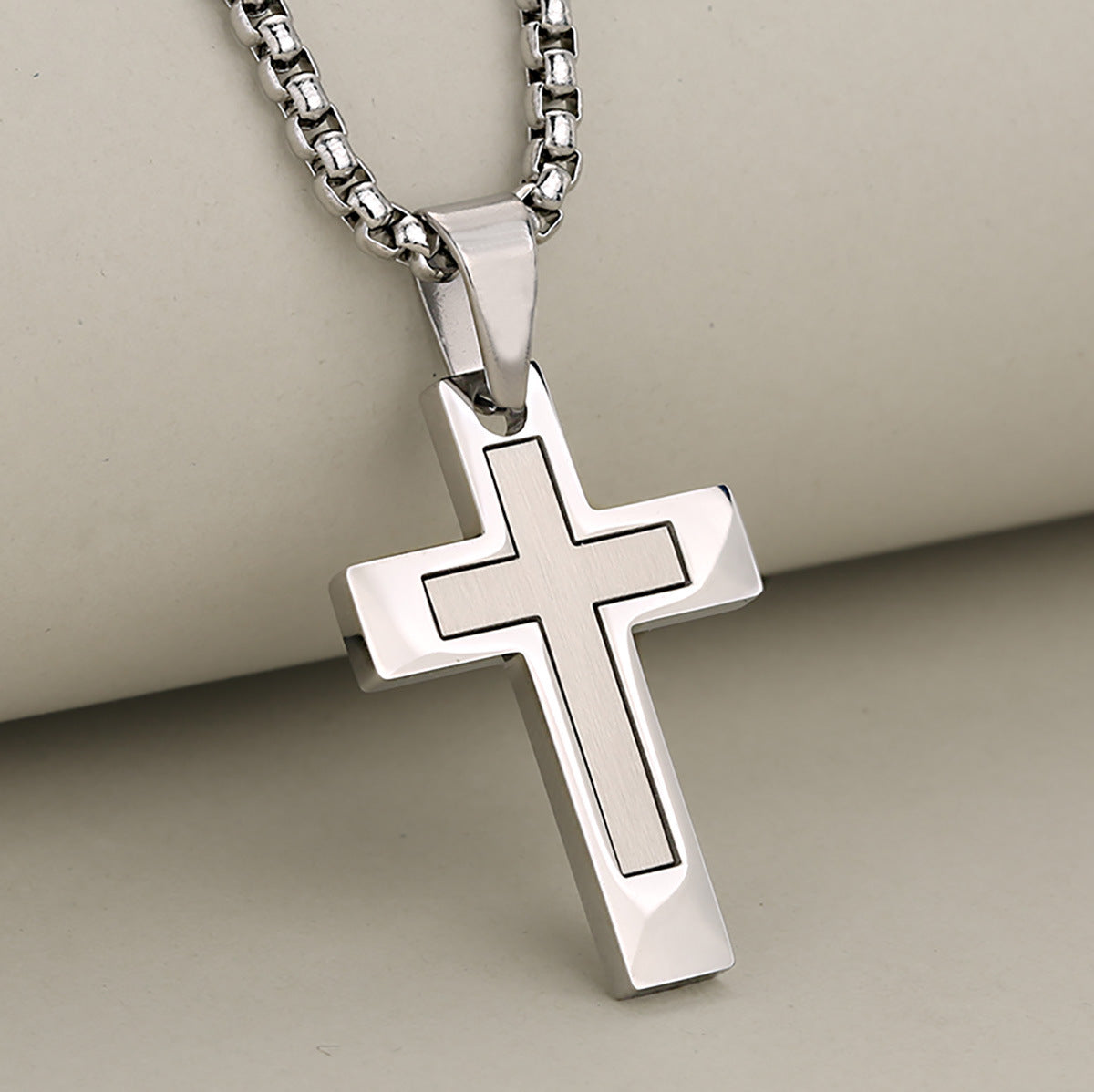 Collier pendentif croix en acier inoxydable