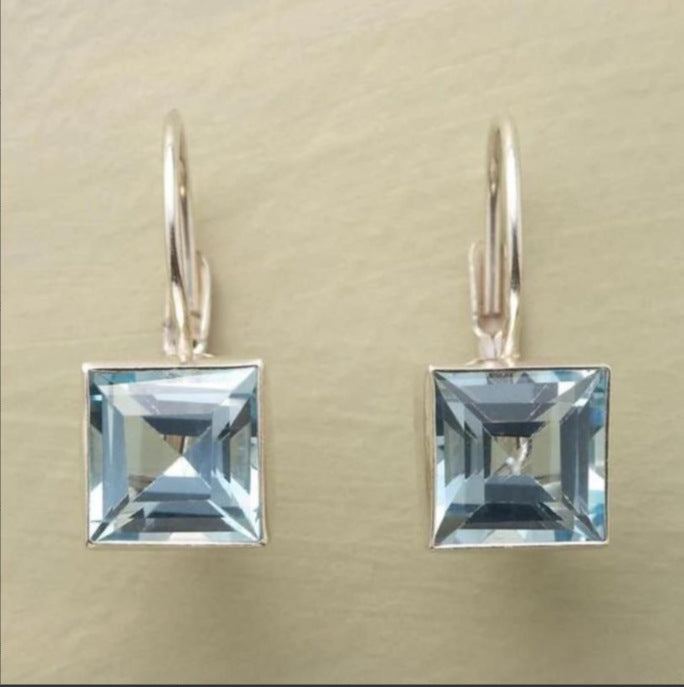 Boucles d'oreilles géométriques en strass