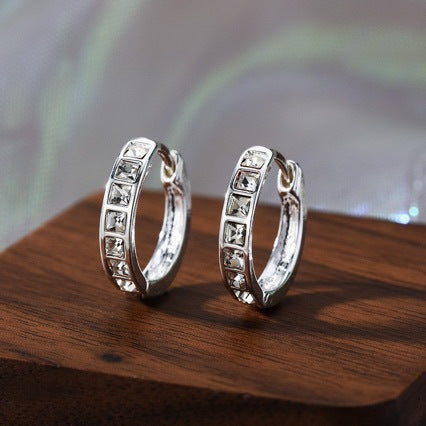 Boucles d'oreilles minimalistes géométriques en strass