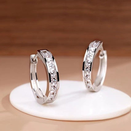 Boucles d'oreilles minimalistes géométriques en strass
