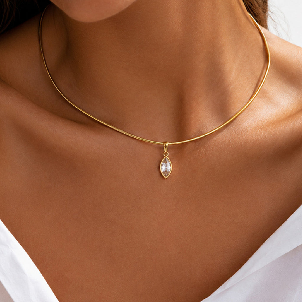 Collier en acier inoxydable avec pendentif en zircon