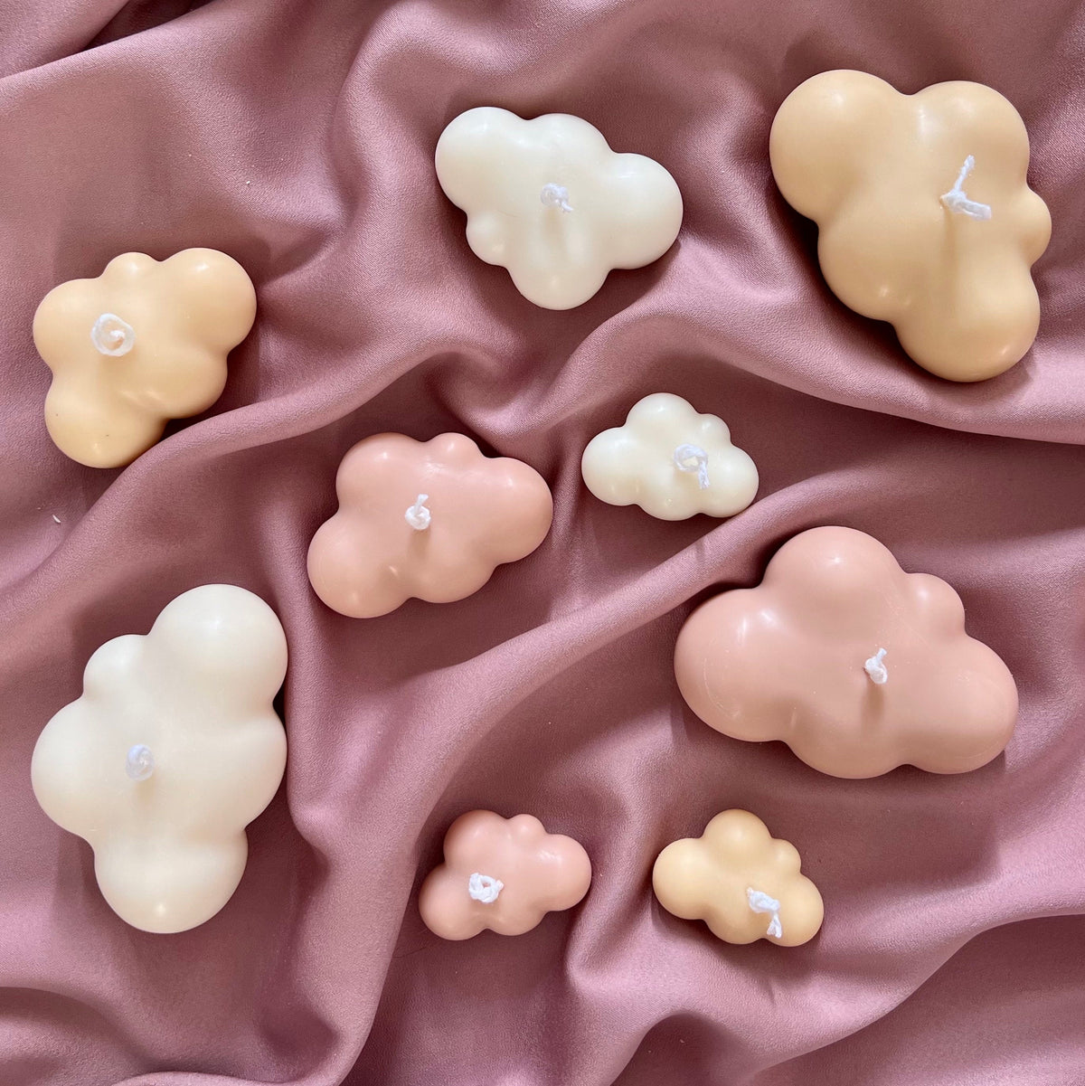 Ensemble de bougies nuages, faites à la main