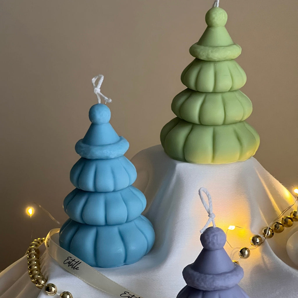 Bougie de soya sapin de Noël avec chapeau