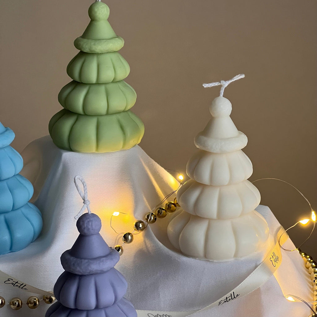 Bougie de soya sapin de Noël avec chapeau