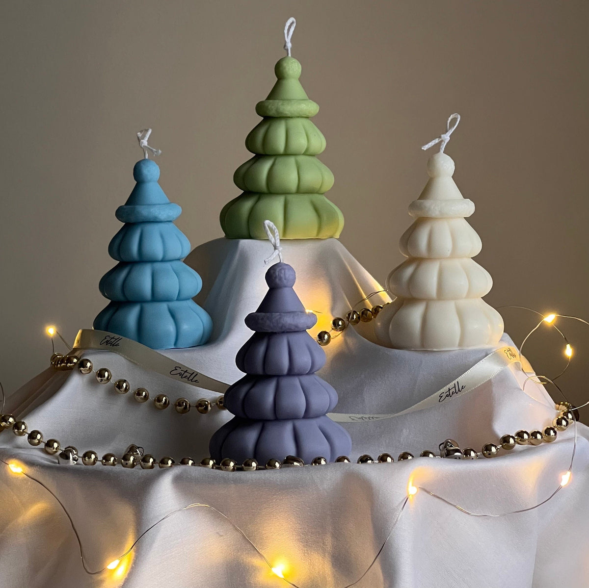 Bougie de soya sapin de Noël avec chapeau