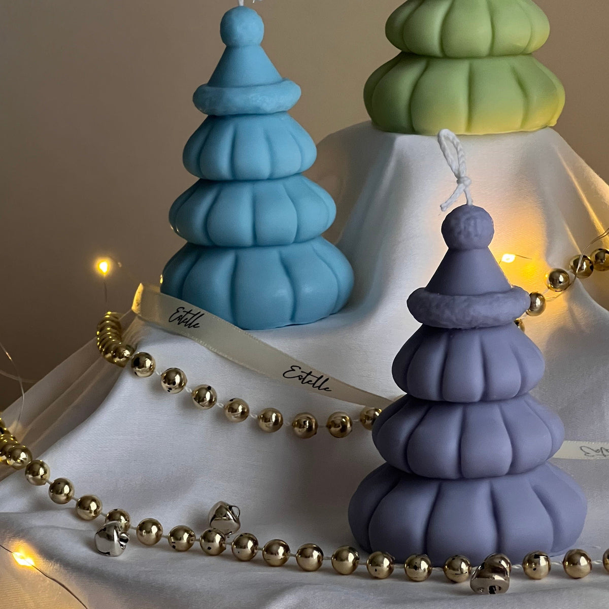 Bougie de soya sapin de Noël avec chapeau